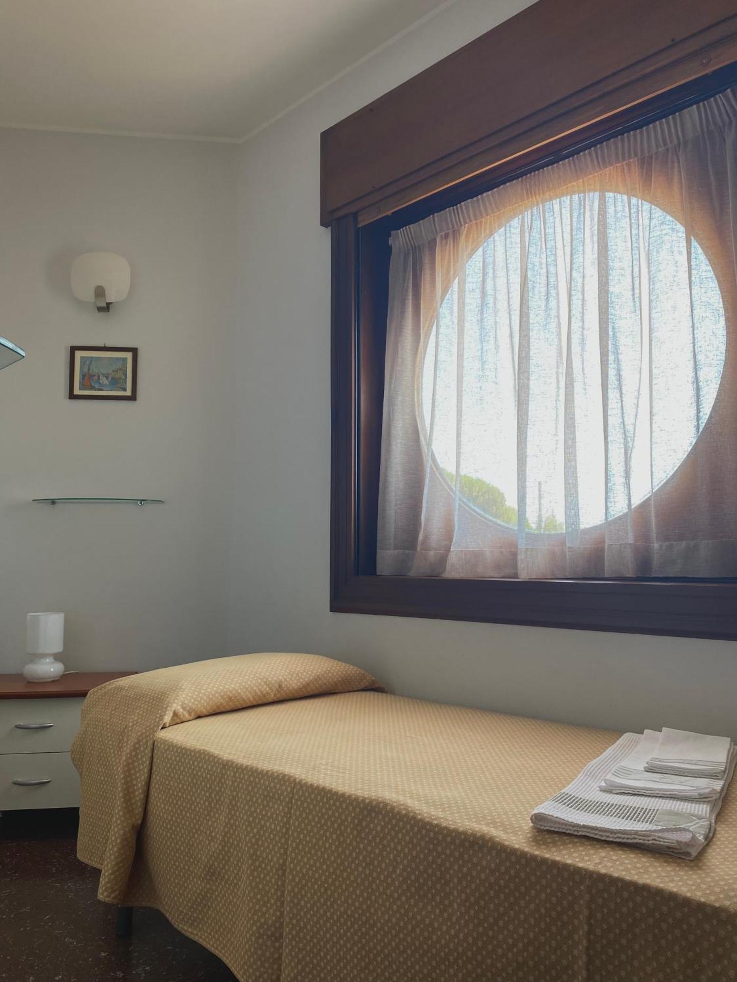 Hotel Astoria ピネート エクステリア 写真