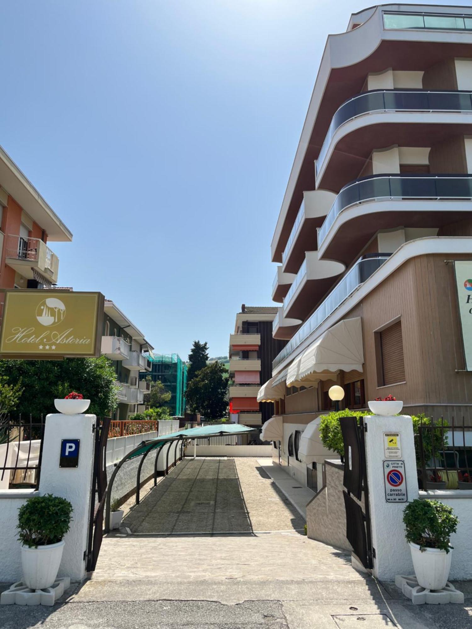 Hotel Astoria ピネート エクステリア 写真