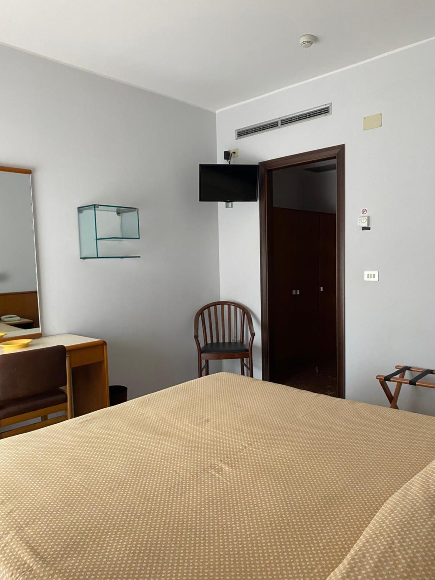 Hotel Astoria ピネート エクステリア 写真
