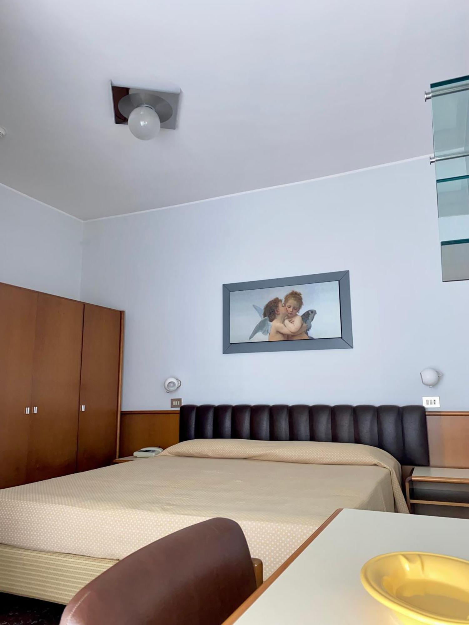 Hotel Astoria ピネート エクステリア 写真